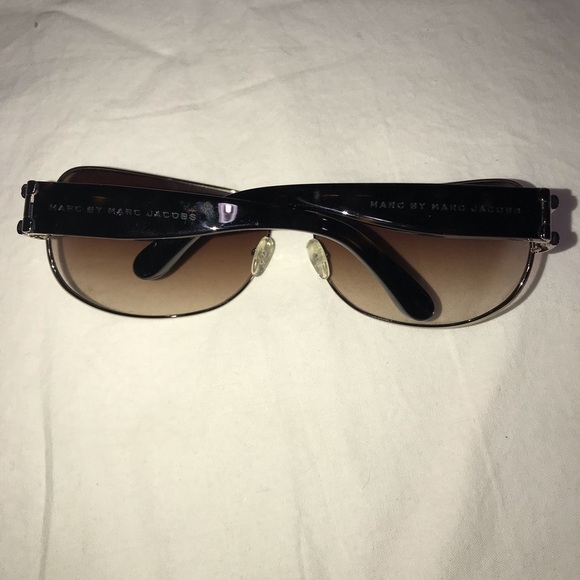 Marc Jacobs Sun Glasses With Case - Picture 2 of 7